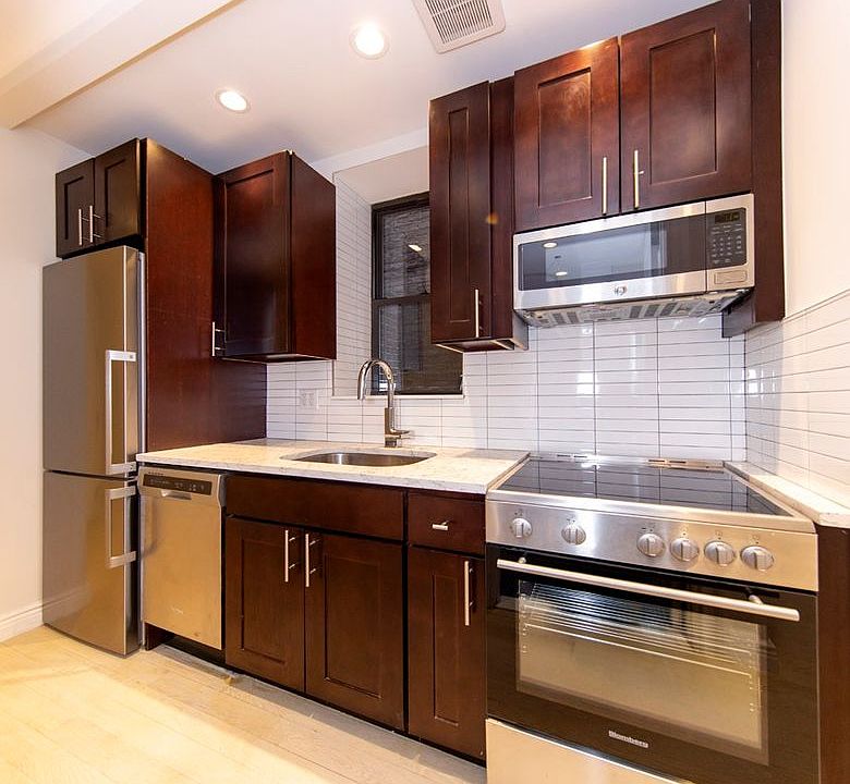 1st image of 51 W 11th St #R2