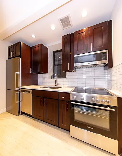 51 W 11th St #R2 Photo 1