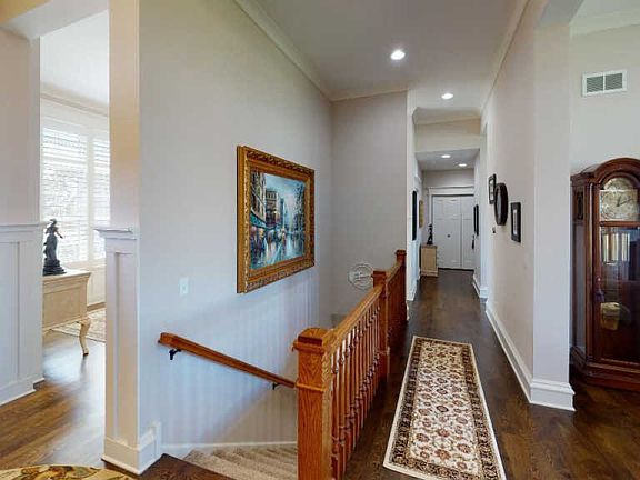 4th image of 2760 Newbury Ln