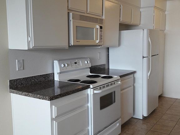 4th image of 5335 Yarmouth Ave