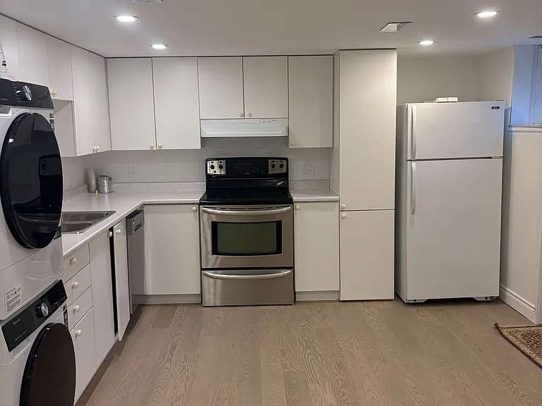 150 Codsell Ave #BASEMENT — Photo 2