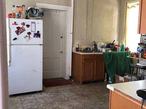2nd image of 124 S Laurel St