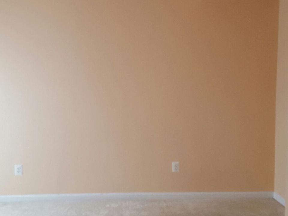 1st image of 700 Princeton Ct NE