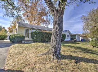 13 Crestview Dr, Decatur, IL 62521