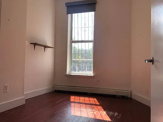 Rented by Premier Metro Realty Corp | media 21