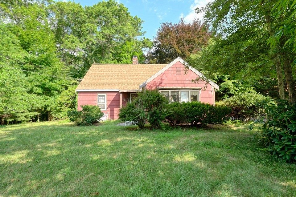 1st image of 93 Mattakeesett St