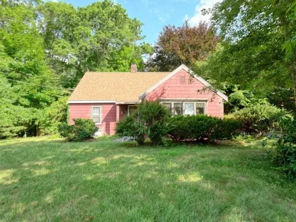 93 Mattakeesett St, Pembroke, MA 02359