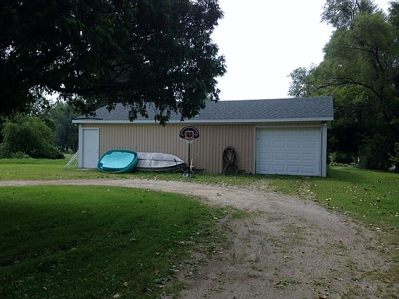 3rd image of 3138 E Britain Ave