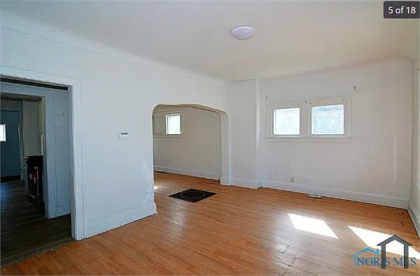 2249 Avondale Ave — Photo 11