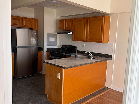4th image of 3827 3rd Ave #3F