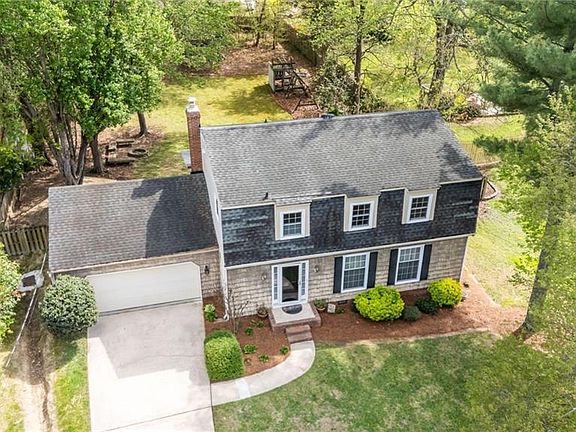 5th image of 511 Rockspring Rd
