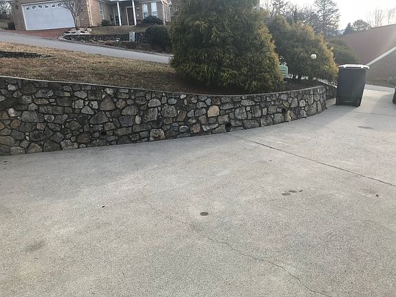 3rd image of 4072 Southmont Dr SW