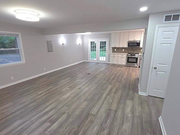 4th image of 2564 Mueller Rd