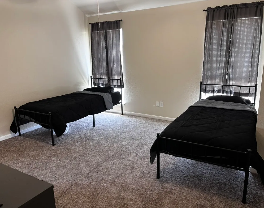 4 bed, 1867 sqft, $750 — Photo 2