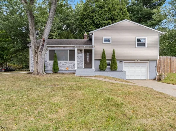 1830 Tanglewood Dr, Akron, OH 44313