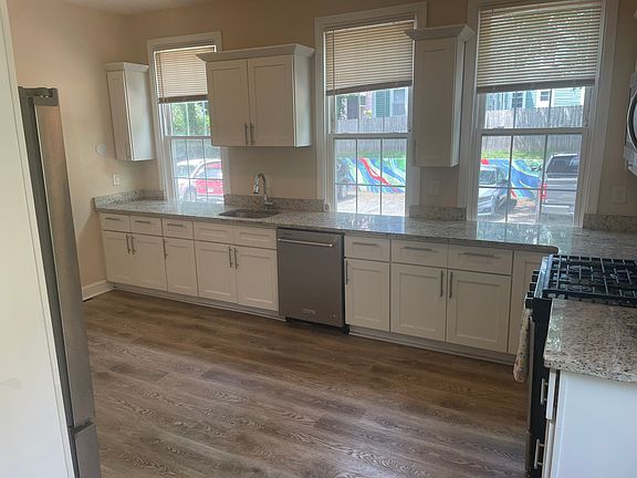 4th image of 70 John St #1
