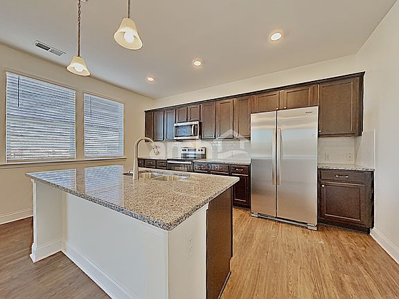 5th image of 108 Hamilton Park Dr