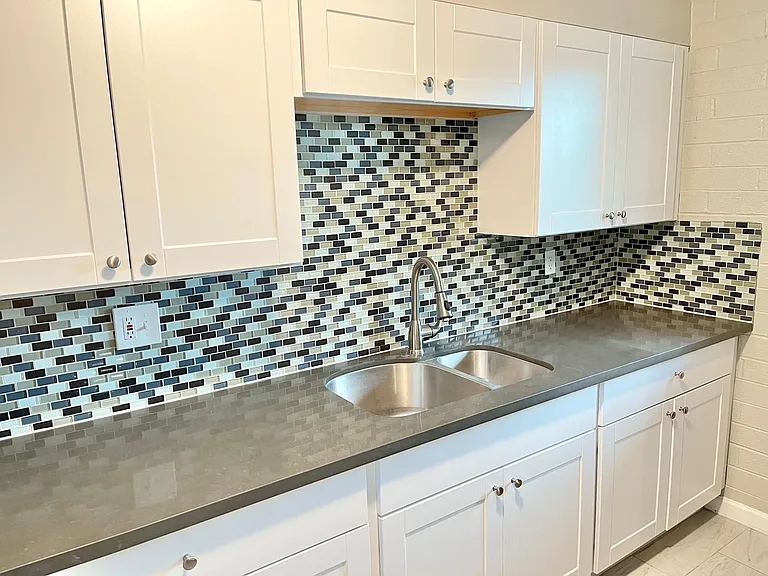 710 W 5th St #E — Photo 11