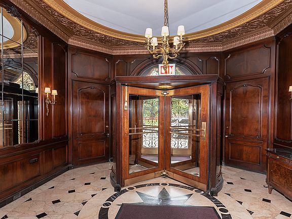 2nd image of 2000 N Lincoln Park West Pkwy #510