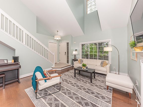 5th image of 5925 Villa France Ave