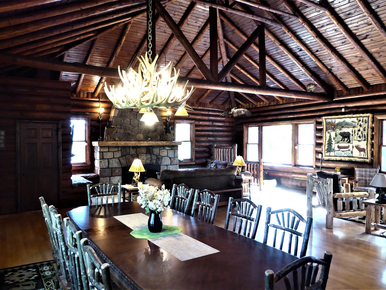 5 bed, 3800 sqft, $6,500 — Photo 1