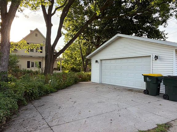 4th image of 409 S Wacouta Ave