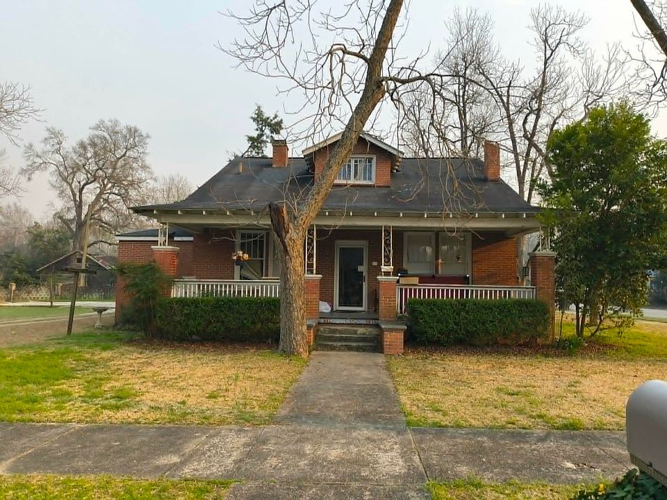 1st image of 202 E 11th Street