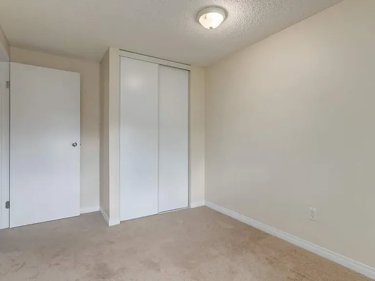 1 Hyndman Cres NW #1371 — Photo 9