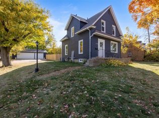 1718 Oakland Rd NE, Cedar Rapids, IA 52402