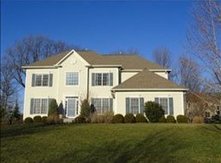 28 Spruce Hollow Rd, Green Brook, NJ 08812