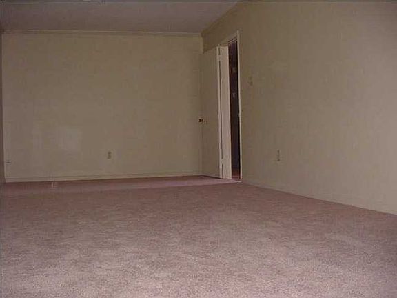 2nd image of 522 E Moye Dr