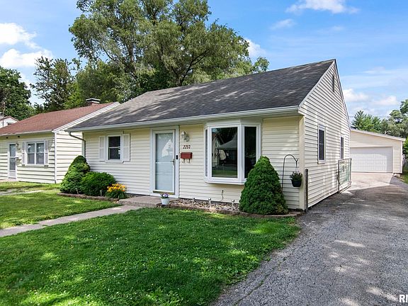 3rd image of 2253 E Converse Ave