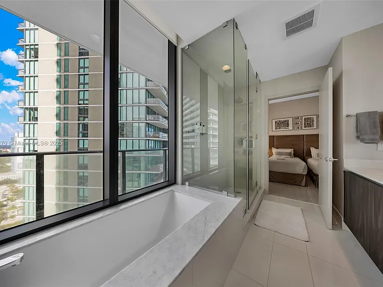 480 NE 31st St #2807 — Photo 25