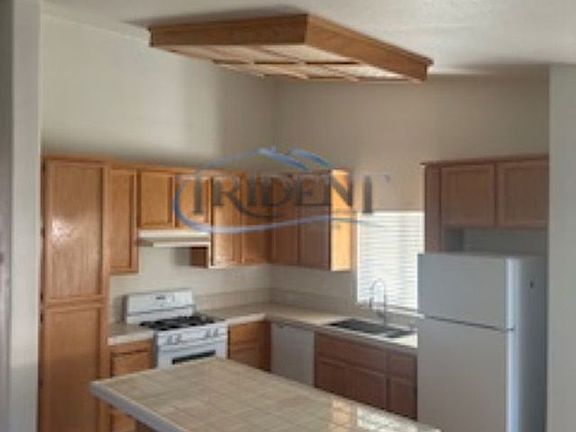 5th image of 719 Spruce Ave