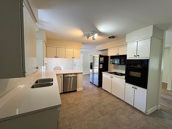5th image of 5925 S Denarles Cir