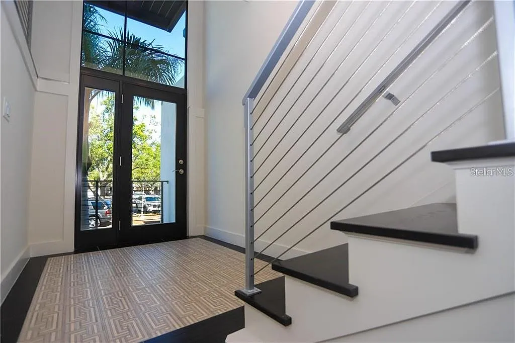 3 bed, 3.5 bath, 3308 sqft, $8,300 — Photo 4