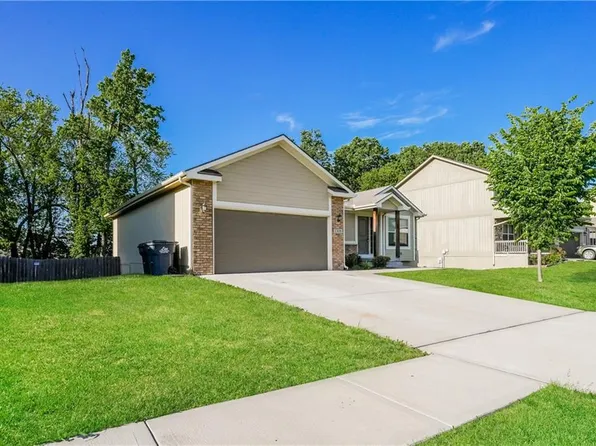 1308 NW Hilltop Ln, Grain Valley, MO 64029