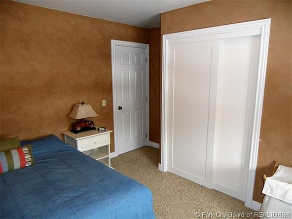 3rd image of 4235 N Meadow Ln
