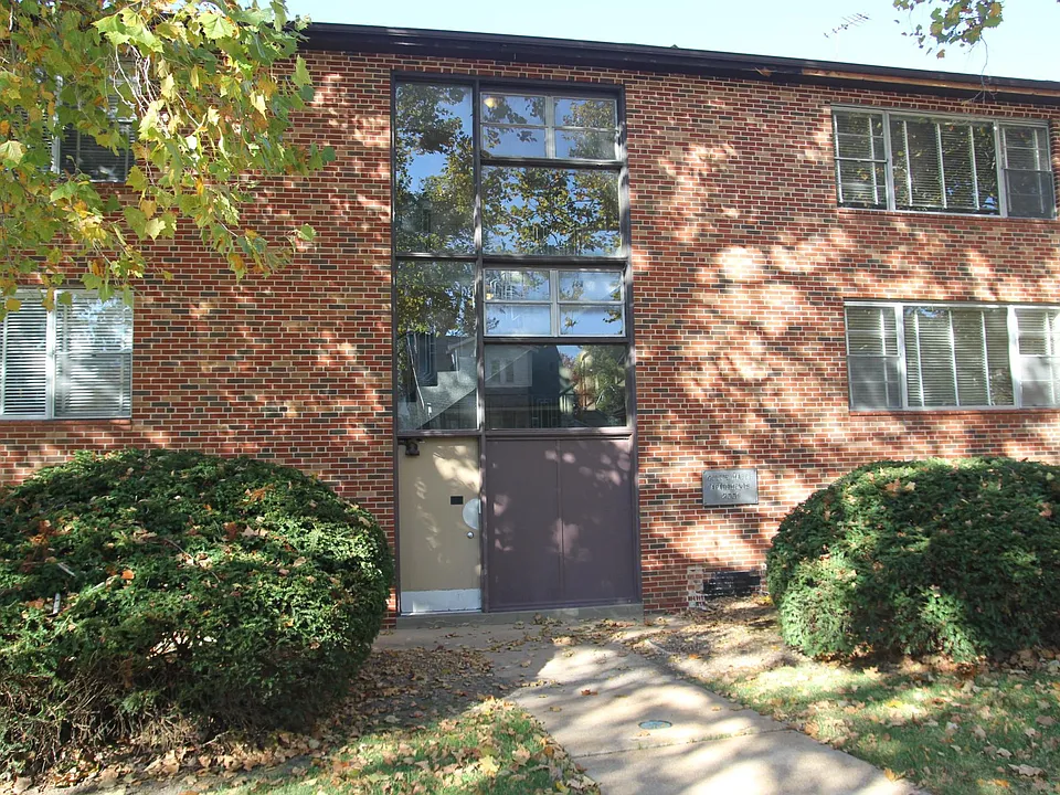 7551 Delmar Blvd #2E