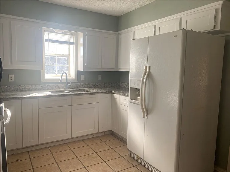 501 Towne House Ln — Photo 14