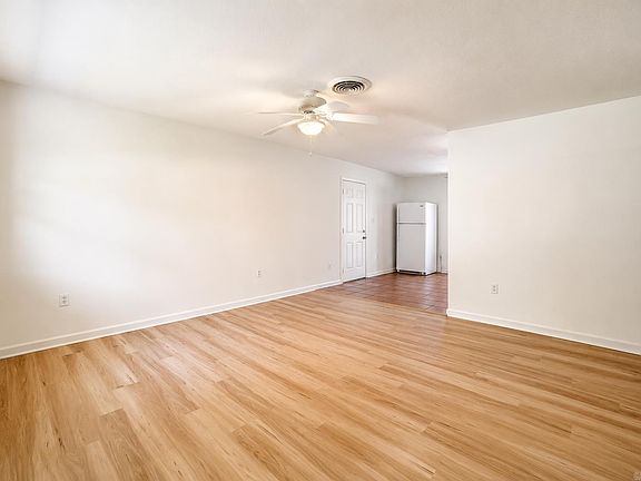 2nd image of 1111 Edgehill Dr