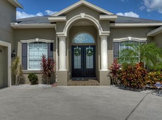 1039 Carriage Park Dr, Valrico, FL 33594
