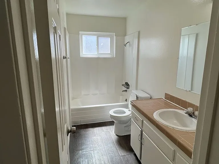 508 S Victoria Ave — Photo 9