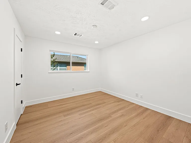 7631 Westwind Ln — Photo 21