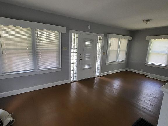 2nd image of 1527 N Chester Ave