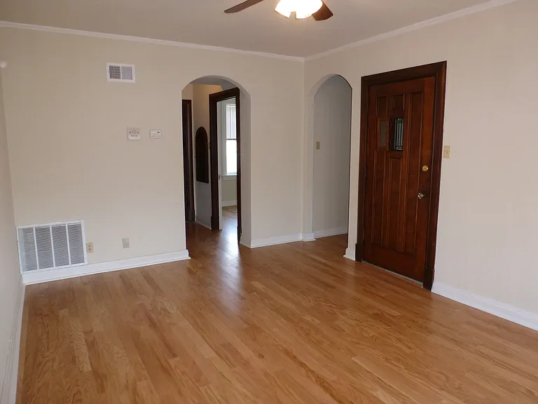 1042 McCausland Ave — Photo 8
