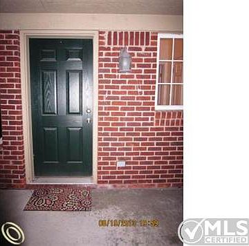 Hampton Ridge private entry.jpg