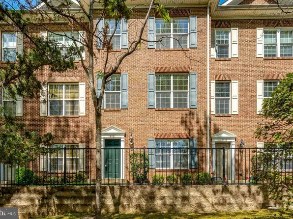 12431 Oak Rail Ln, Fairfax, VA 22033