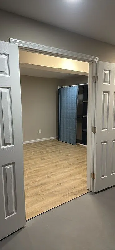 2 bed, 1.0 bath, 3172 sqft, $1,600 — Photo 4