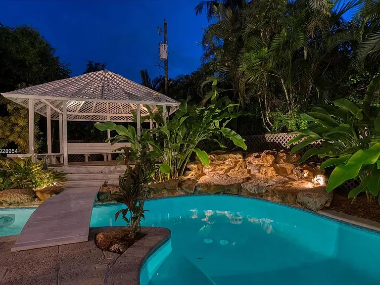 7924 SW 50th Ct — Photo 23
